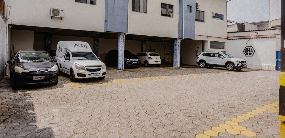0cab8f55-7a31-4193-8c14-ebf3cc47bb9f.jpg