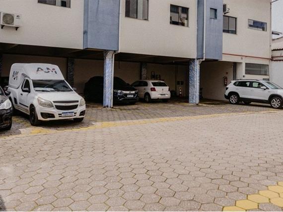 0cab8f55-7a31-4193-8c14-ebf3cc47bb9f.jpg