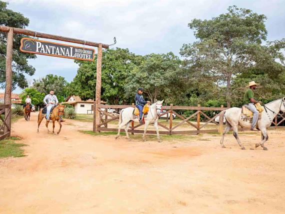 hotel passeio a cavalo 2_23_11zon.jpg