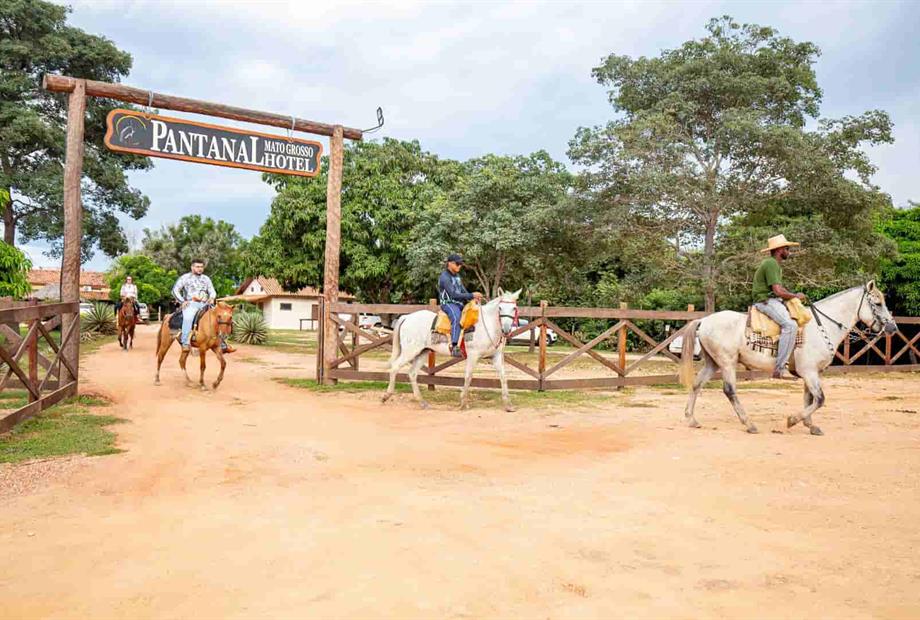 hotel passeio a cavalo 2_23_11zon.jpg