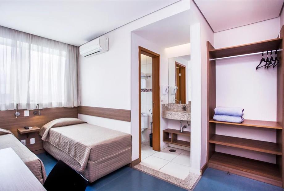 Quarto com 2 Camas de Solteiro-1.jpg