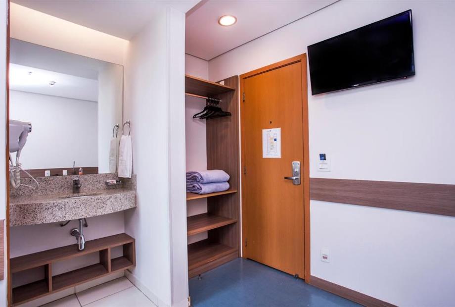 Quarto com 2 Camas de Solteiro-2.jpg