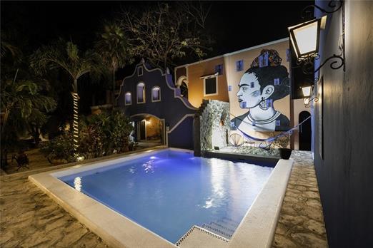 casa de las flores exterior 2.jpg