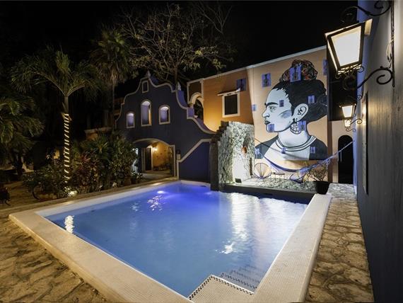 casa de las flores exterior 2.jpg