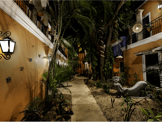 casa de las flores exterior.jpg