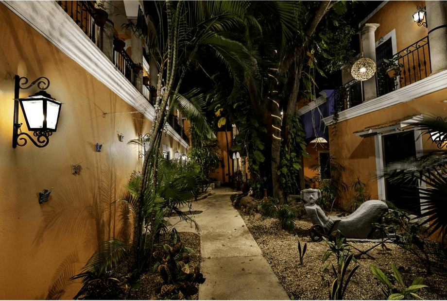 casa de las flores exterior.jpg