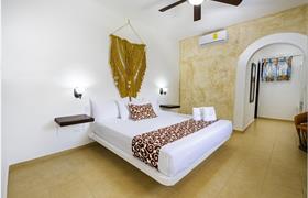 Standard Queen Room of Hotel Casa de las Flores by Kavia