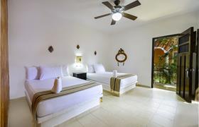 Double superior room. of Hotel Casa de las Flores by Kavia