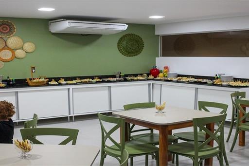 foto tropical restaurante.jpg