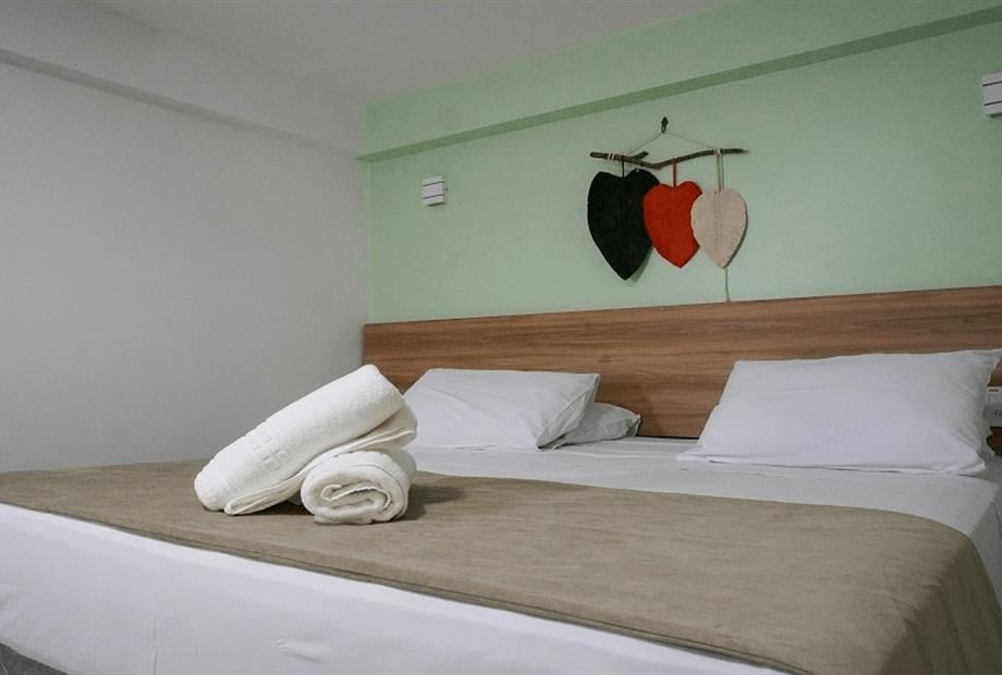 deluxe casal com varanda omnibees.jpg