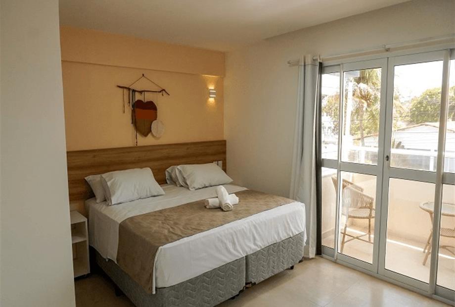 deluxe 3 omnibees.jpg