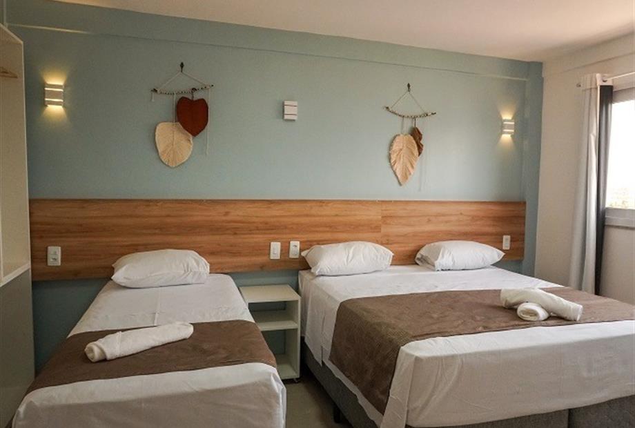 uh402 omnibees 3.jpg