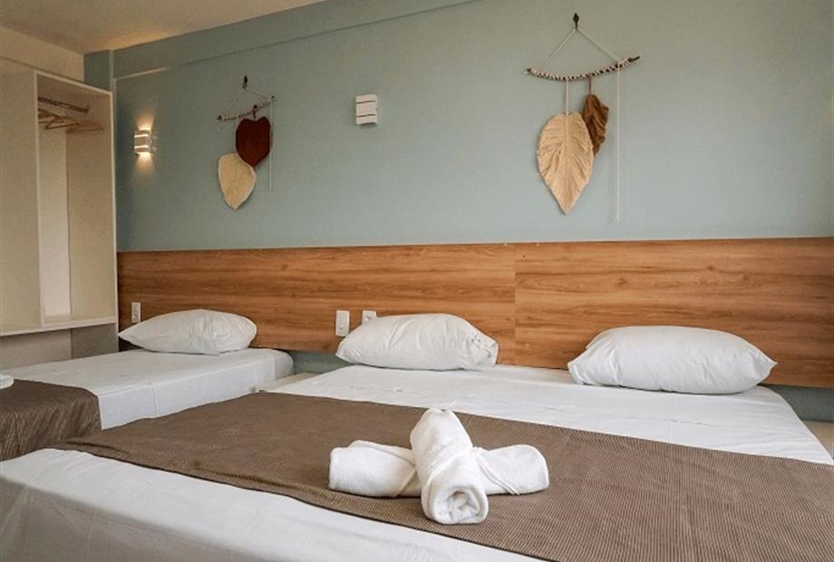 uh402 omnibees 1.jpg