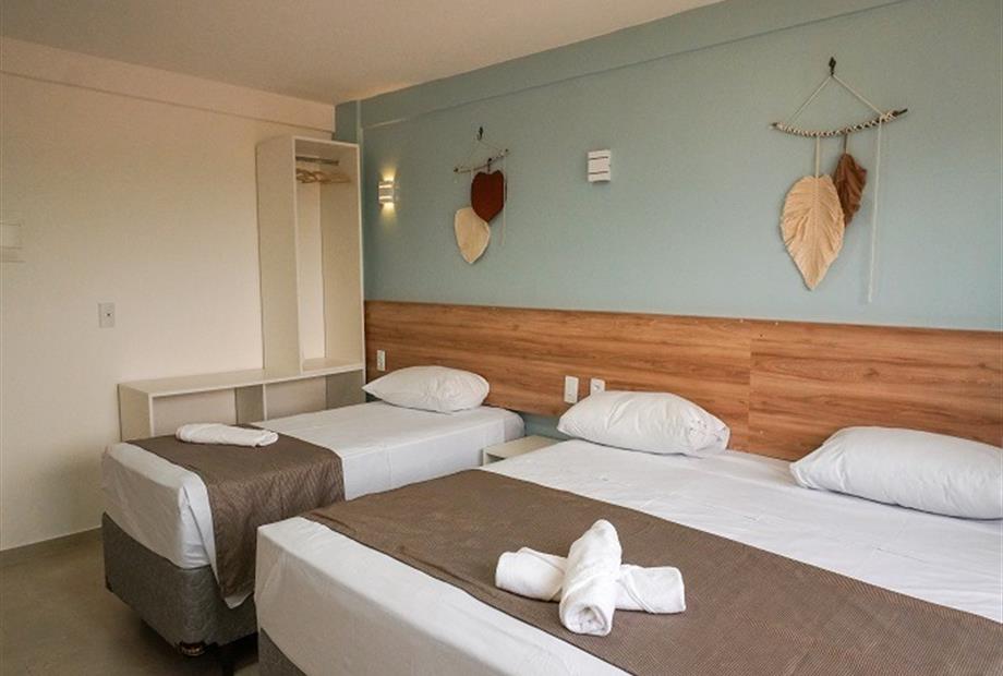 uh402 omnibees 4.jpg