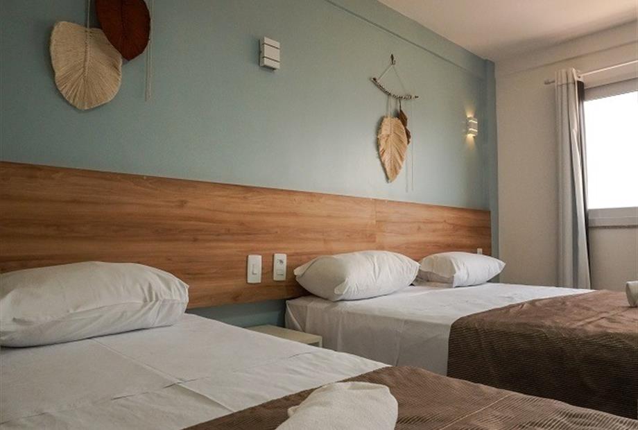 uh402 omnibees 2.jpg