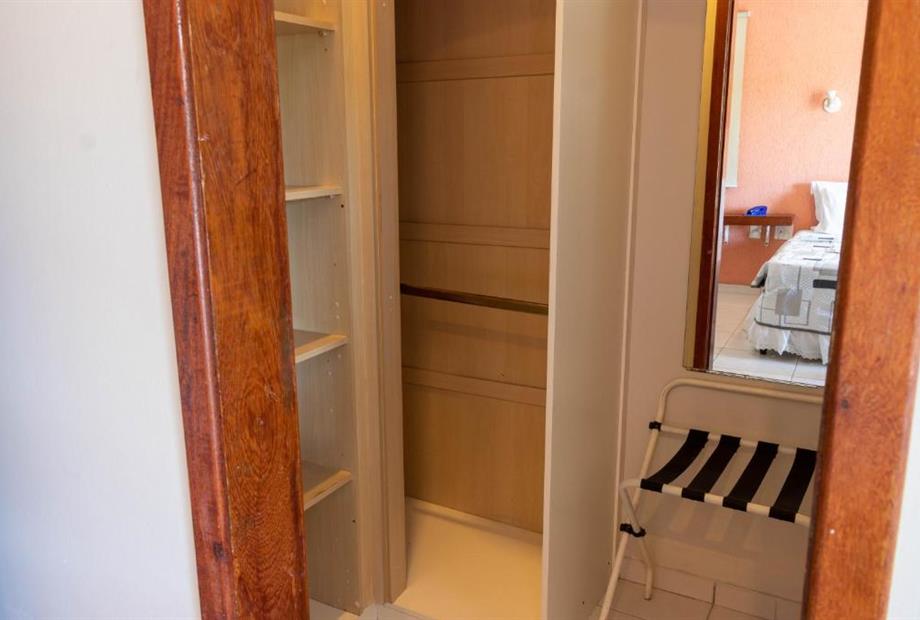 Quarto Duplo Deluxe com Varanda-23.jpg