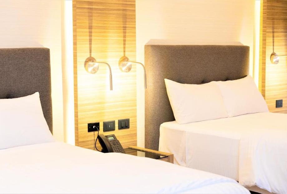 Quarto Duplo Standard com 2 Camas de Casal-2.jpg