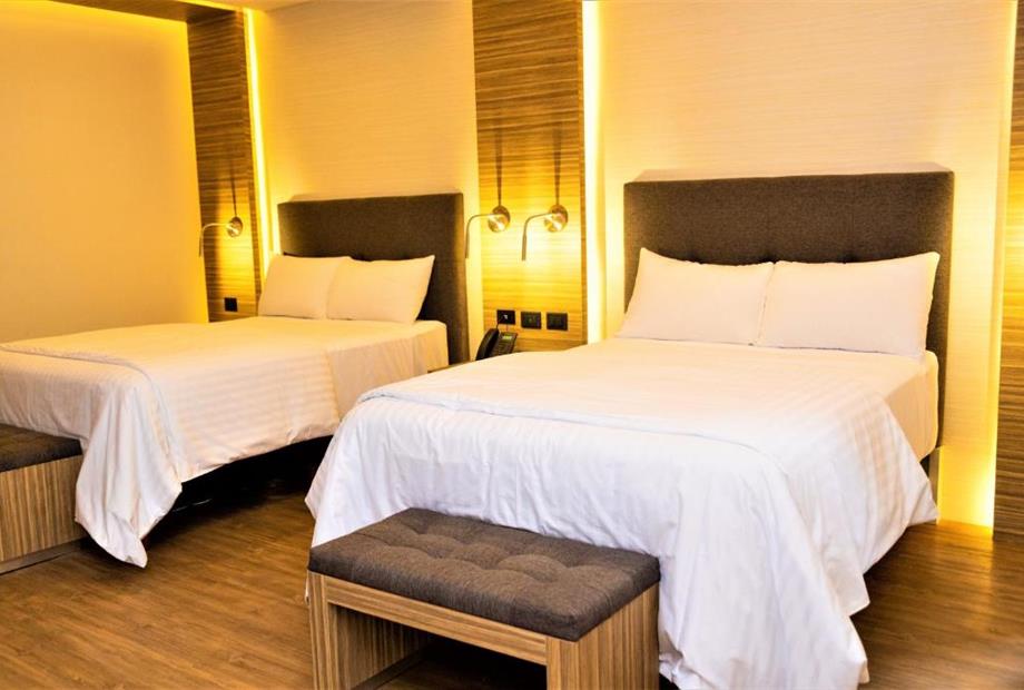 Quarto Duplo Standard com 2 Camas de Casal-6.jpg