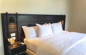 Standard king room of Hotel La Nacional By Kavia
