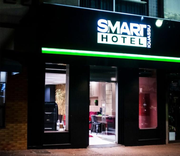 fachada a noite - smart - 2048x1080.jpg