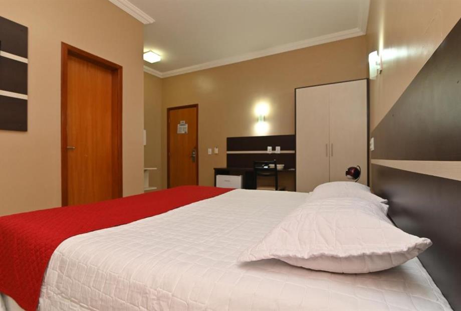 Quarto com Cama de Casal ou 2 de Solteiro-1.jpg