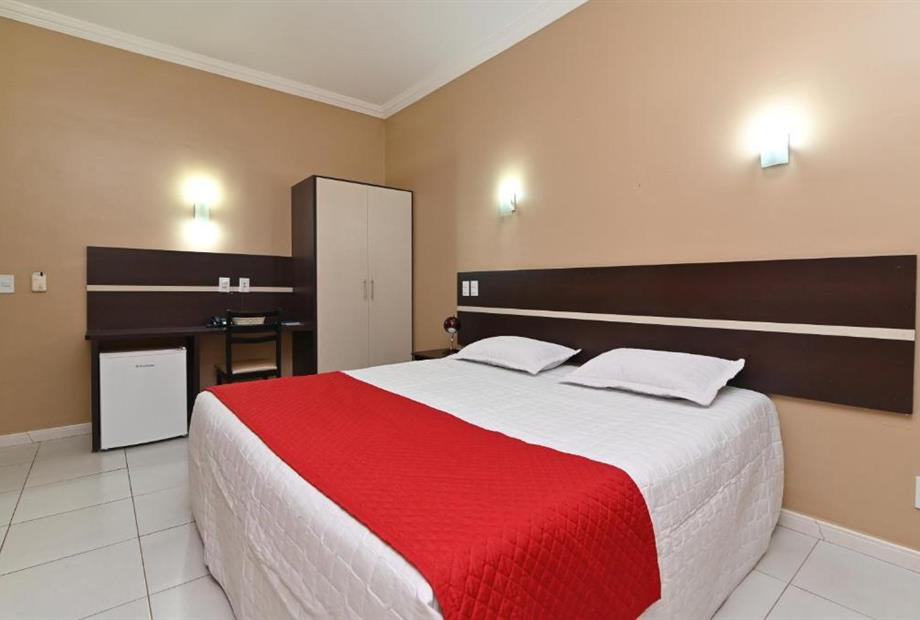 Quarto com Cama de Casal ou 2 de Solteiro-2.jpg