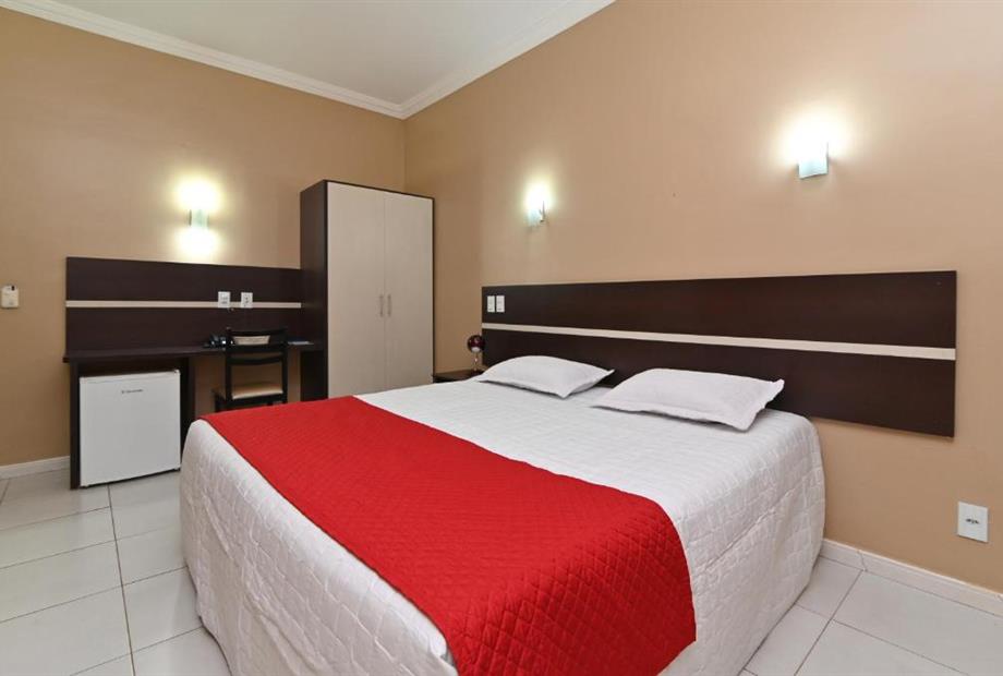 Quarto com Cama de Casal ou 2 de Solteiro-3.jpg