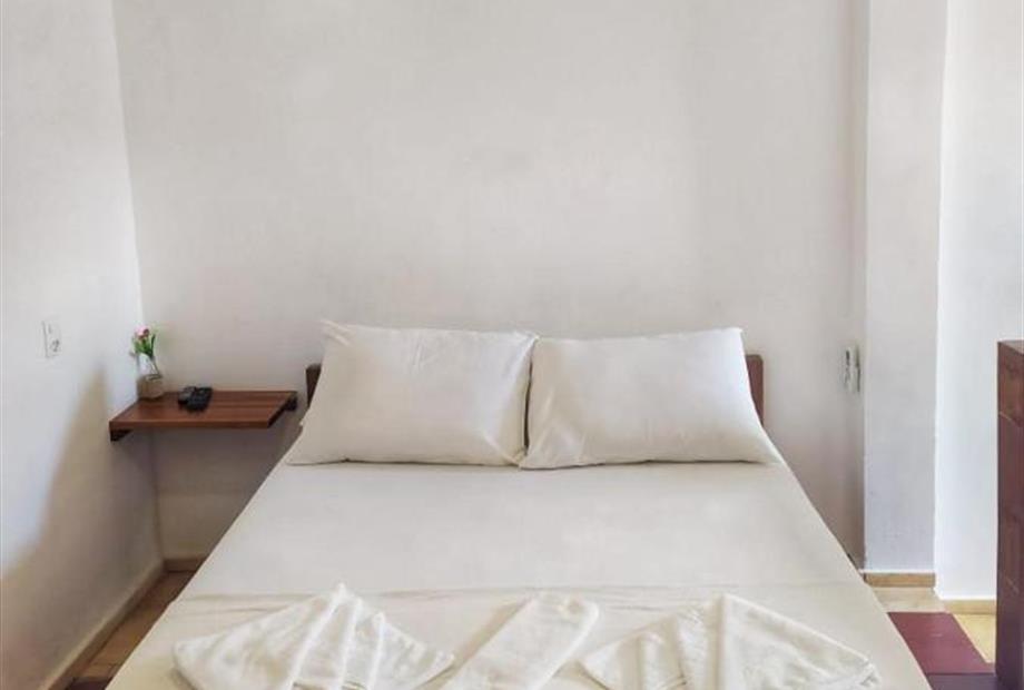 Quarto Quádruplo com Terraço-1.jpg