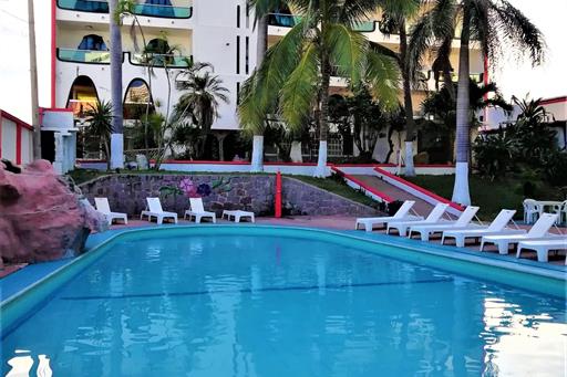 vista a la piscina.jpg