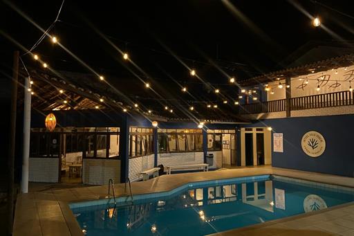 piscina com iluminaçao.jpeg