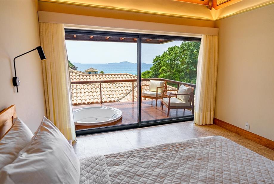 suite_luxo_vista_mar-varanda.jpg