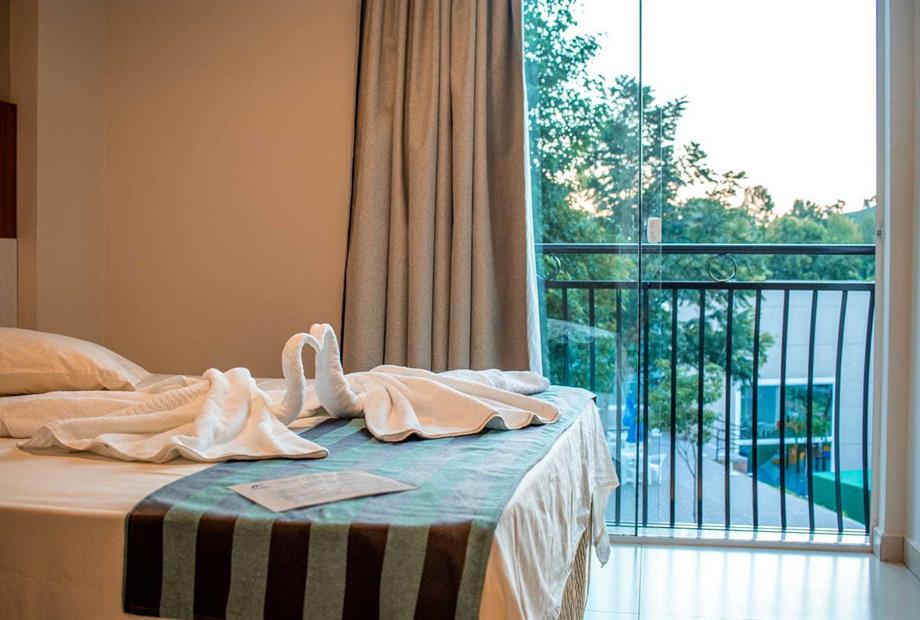 casal vila dos lagos vista piscina.jpeg