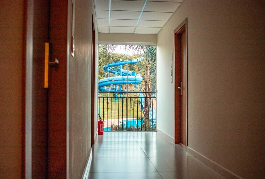 vila dos lagos corredor.jpeg