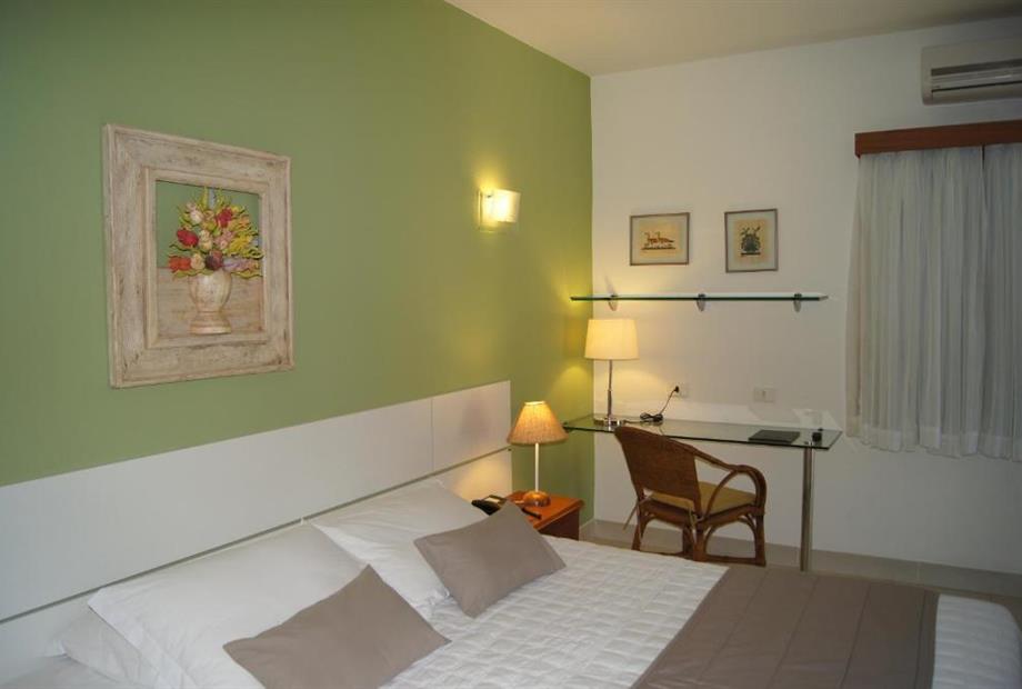 Quarto Duplo Deluxe com Varanda-1.jpg