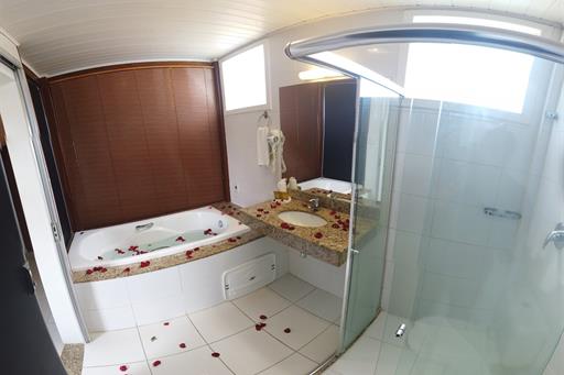 banheiro master luxo.jpg