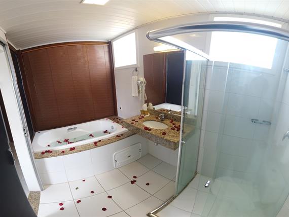 banheiro master luxo.jpg