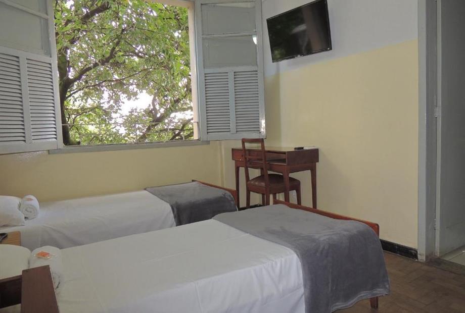 Quarto com 2 Camas de Solteiro-1.jpg