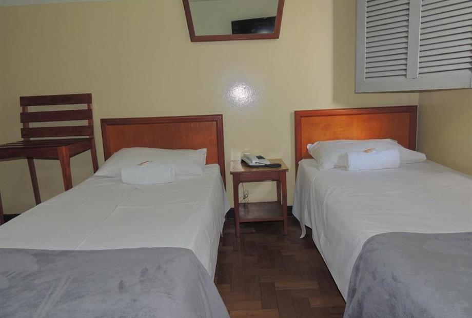 Quarto com 2 Camas de Solteiro-3.jpg