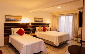 Premium (1 cama casal + 1 cama solteiro). do Hotel Ferraz