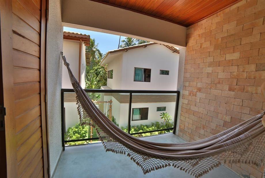 villa lateral varanda.jpg