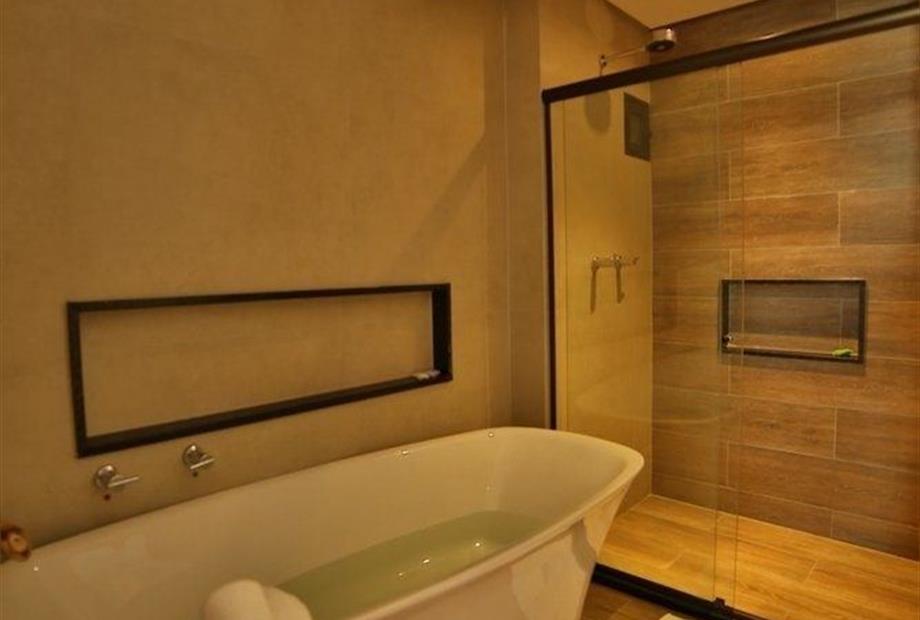 villa de um qt banheira e chuveiro (1).jpg