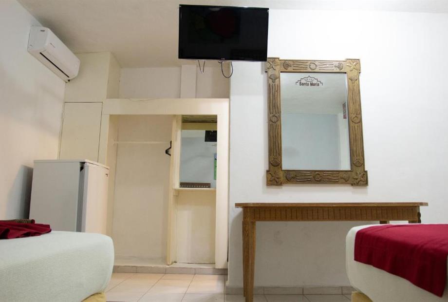 Quarto Superior com 2 Camas de Solteiro-4.jpg