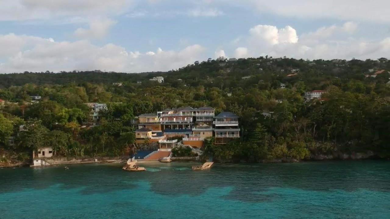Moxons Beach Club