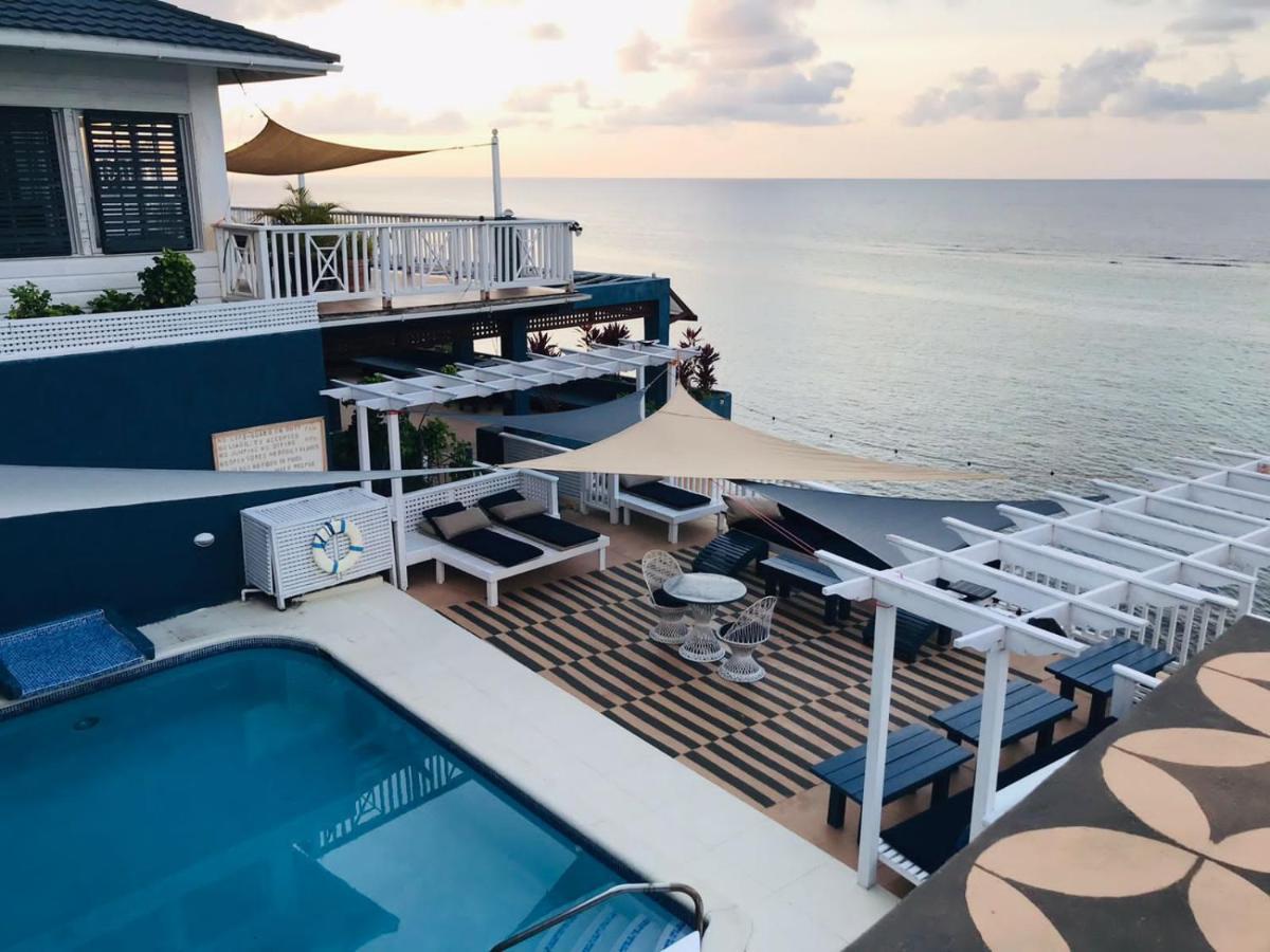 Moxons Beach Club 2
