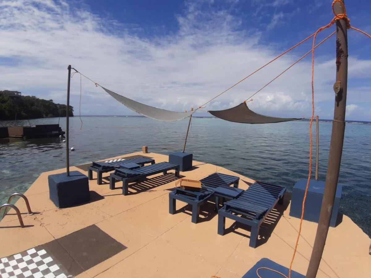 Moxons Beach Club 4