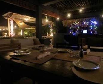 Moxons Beach Club 5