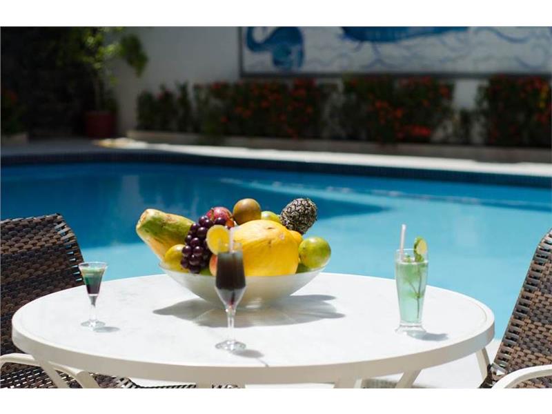 drink piscina.jpg