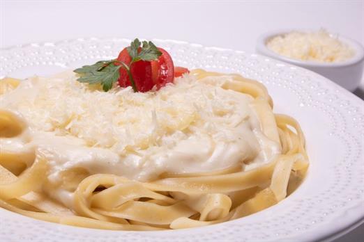 fettuccine_4queijos-15 1000x667.jpg