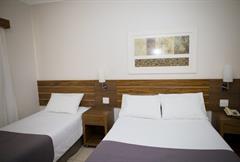 Quarto Triplo Família Gold com Varanda