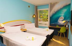 STANDARD TWIN do Golden Tulip Guarujá (Antigo Delphin Surf Hotel)